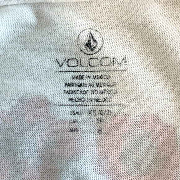 White Cropped Volcom Top with Pocket — ( ! Used ! ) - Picture 3 of 6